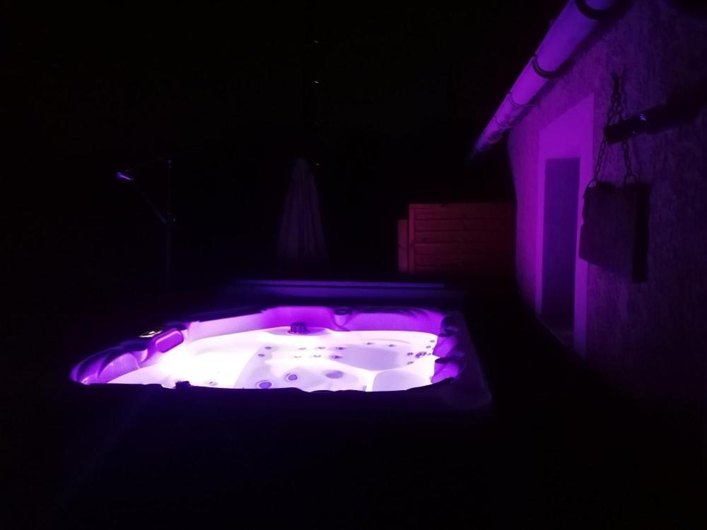 Gite De Charme Spa Privatif L'Oustau Di Tonin Malaucène Esterno foto